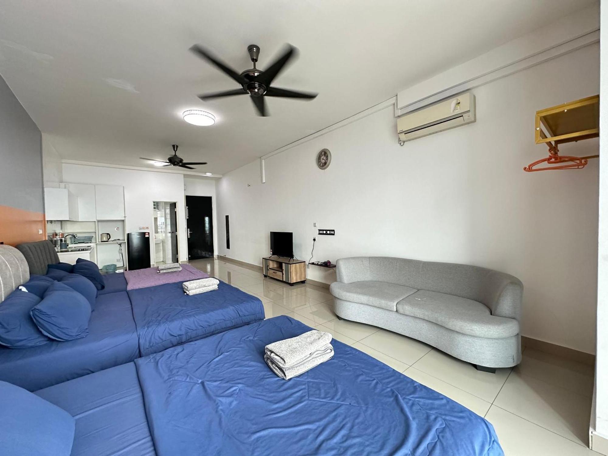 Apartment Twin Galaxy 6pax Free Wifi Netflix Johor Bahru
